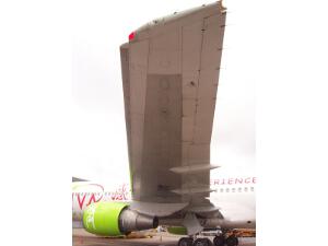 Viva Macau Boeing 767 wing