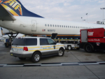 ATA Boeing 737, unloading cargo U.S. currency Midway Airport