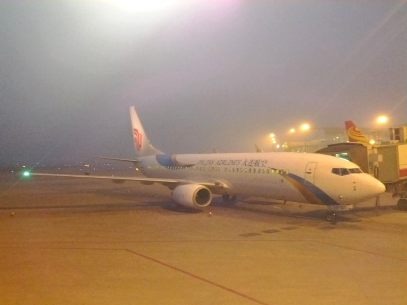 Taiyuan Wusu airport in thick smog.  March 9, 2012